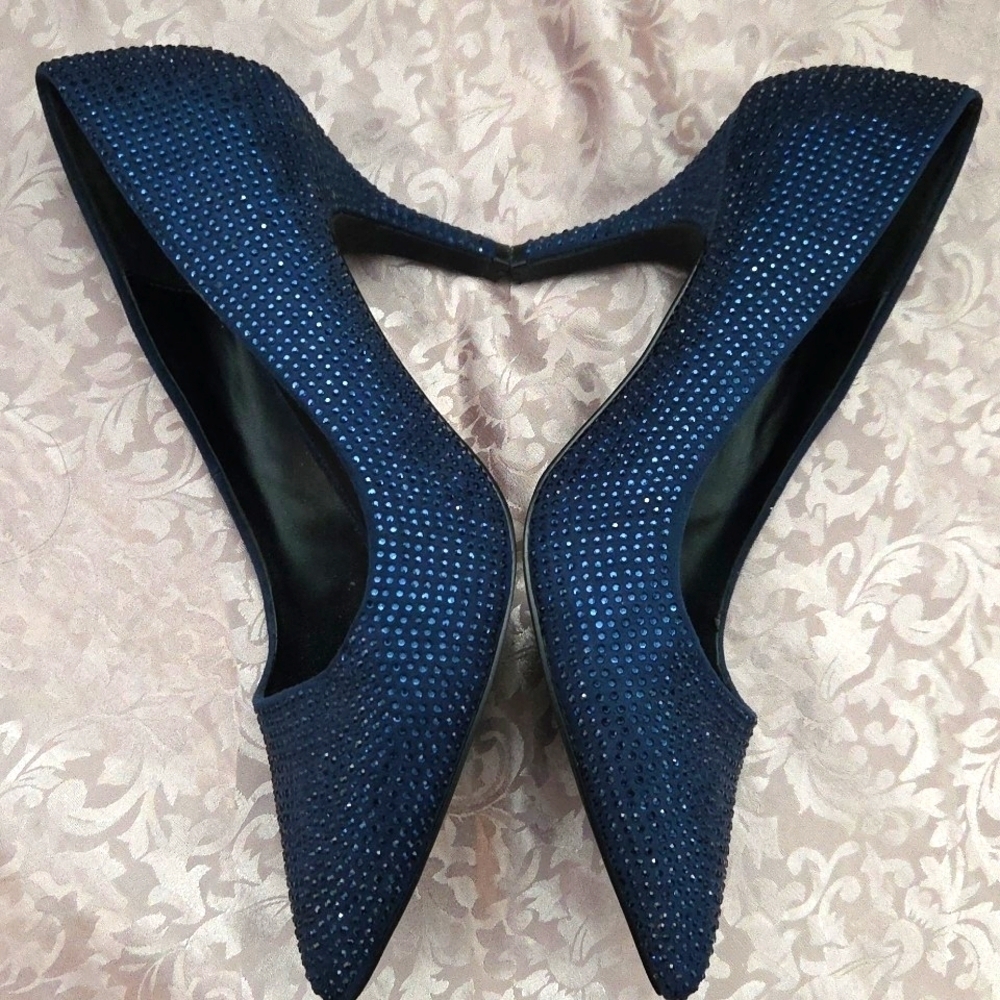 Le Chateau Rinestone Emblished  Heel Pump Classic Deep Navy Blue Sz 7US Shoe